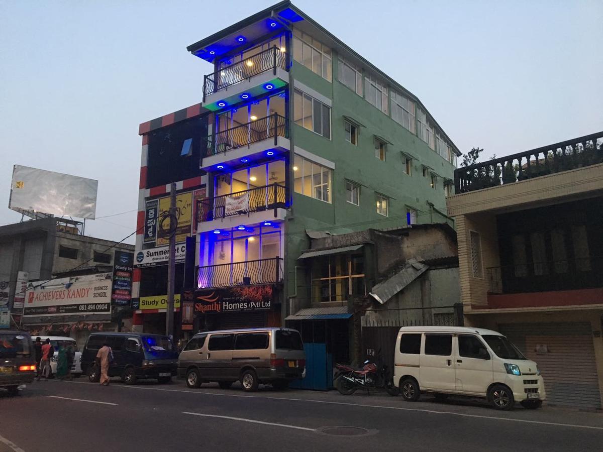 Deiyannewela 281 Kandy City Hostel & Rooms מראה חיצוני תמונה